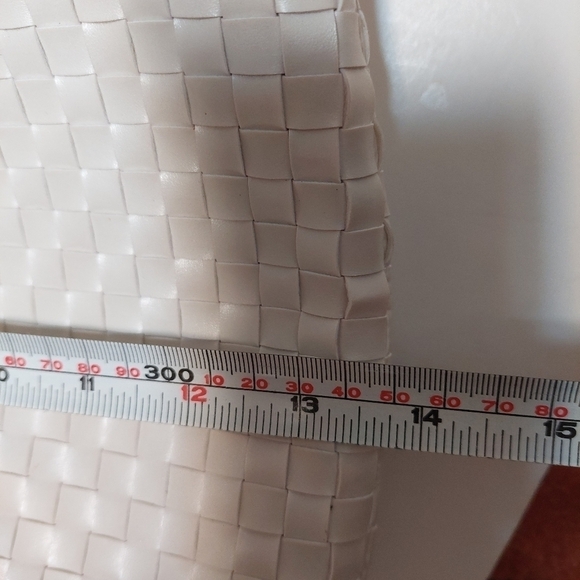 Vintage* Tannery Row Pearl White Vinyl? Basket Weave Bag - Picture 14 of 16